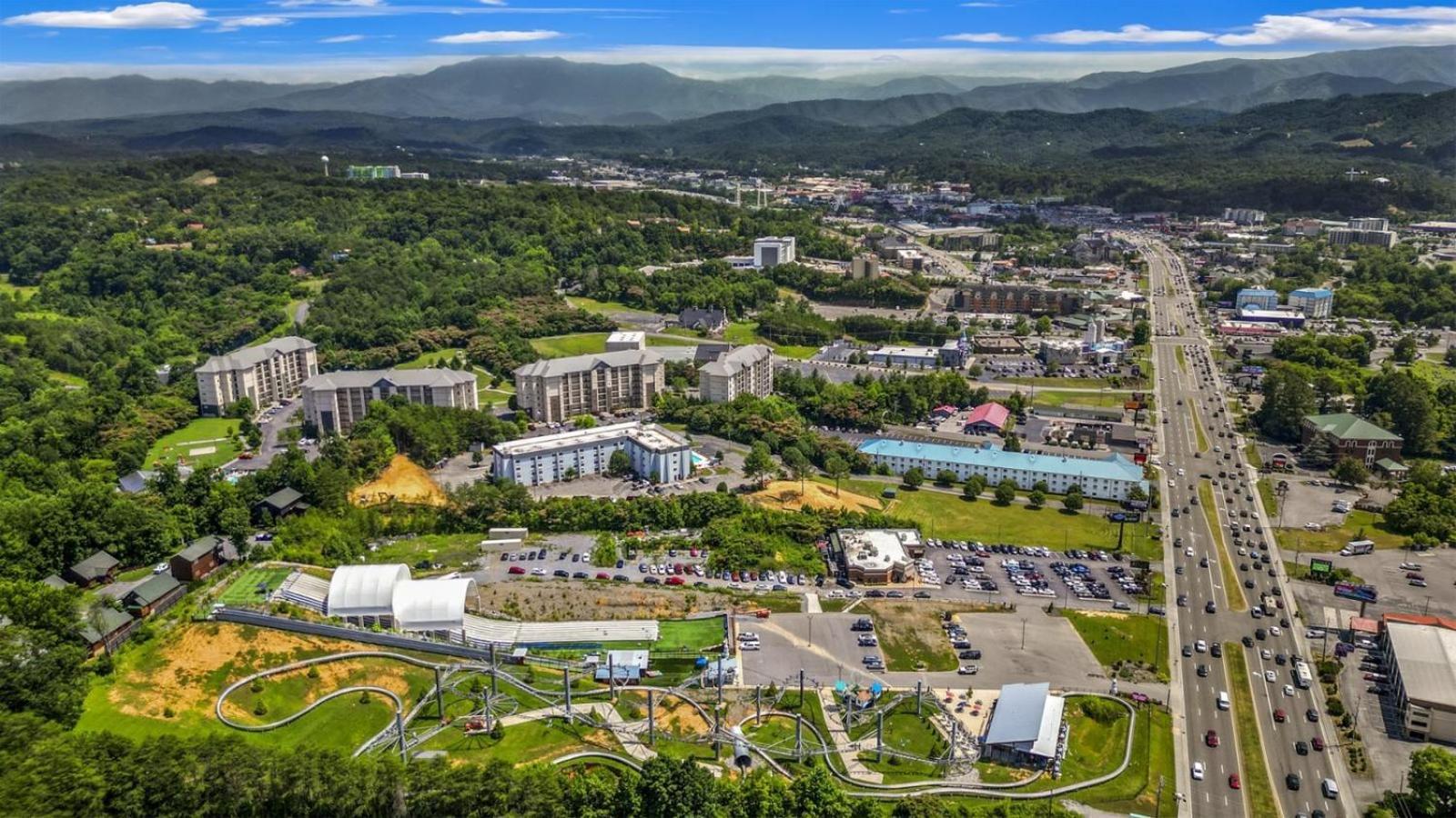 Smoky Mountain View Condo- Indoor Outdoor Pool, Walking Path, Playground, Basketball More ピジョンフォージ エクステリア 写真