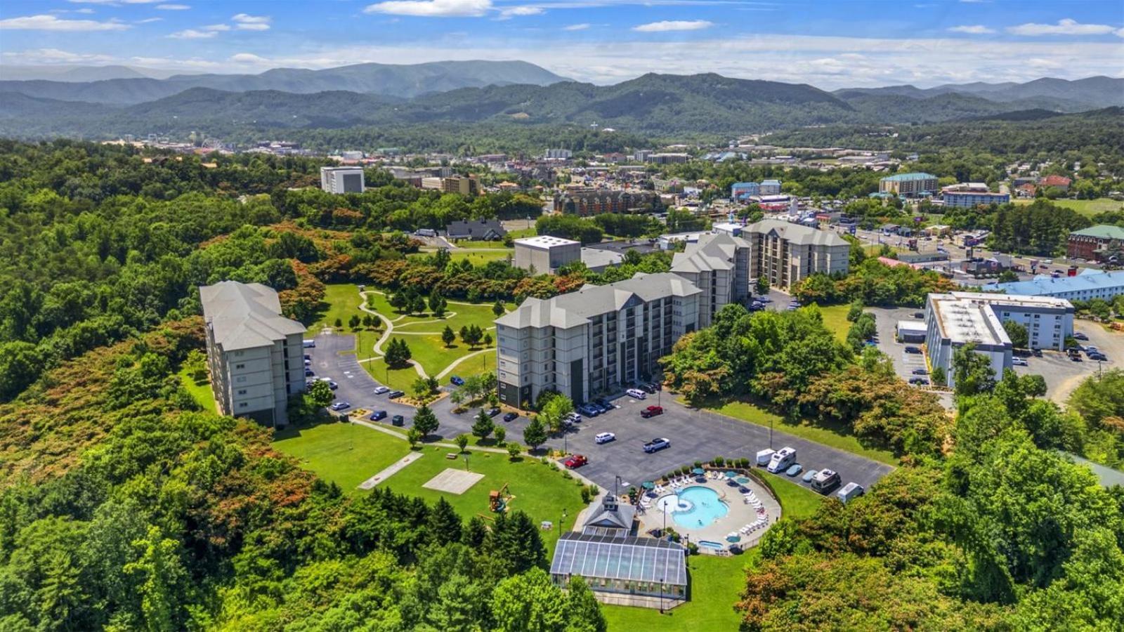 Smoky Mountain View Condo- Indoor Outdoor Pool, Walking Path, Playground, Basketball More ピジョンフォージ エクステリア 写真