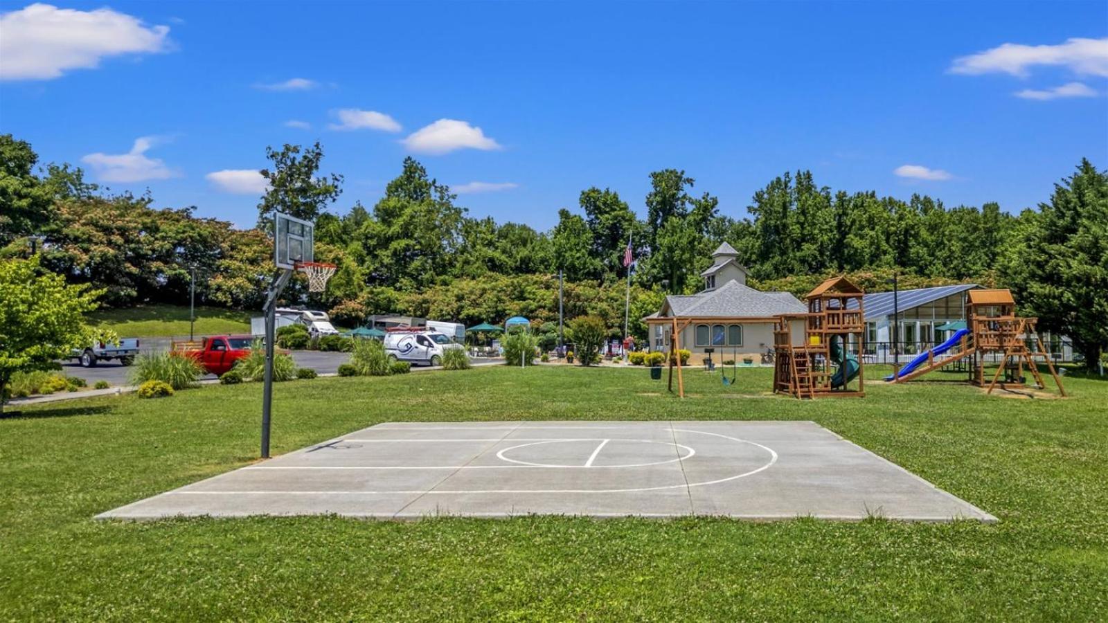 Smoky Mountain View Condo- Indoor Outdoor Pool, Walking Path, Playground, Basketball More ピジョンフォージ エクステリア 写真